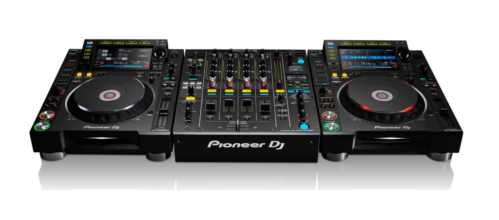 LOCATION SET DJ COMPLET PIONEER DEUX PLATINES CD/USB CDJ2000NXS ET UNE  CONSOLE 4 PISTES DJM900NXS A TOULON - Samba Musique